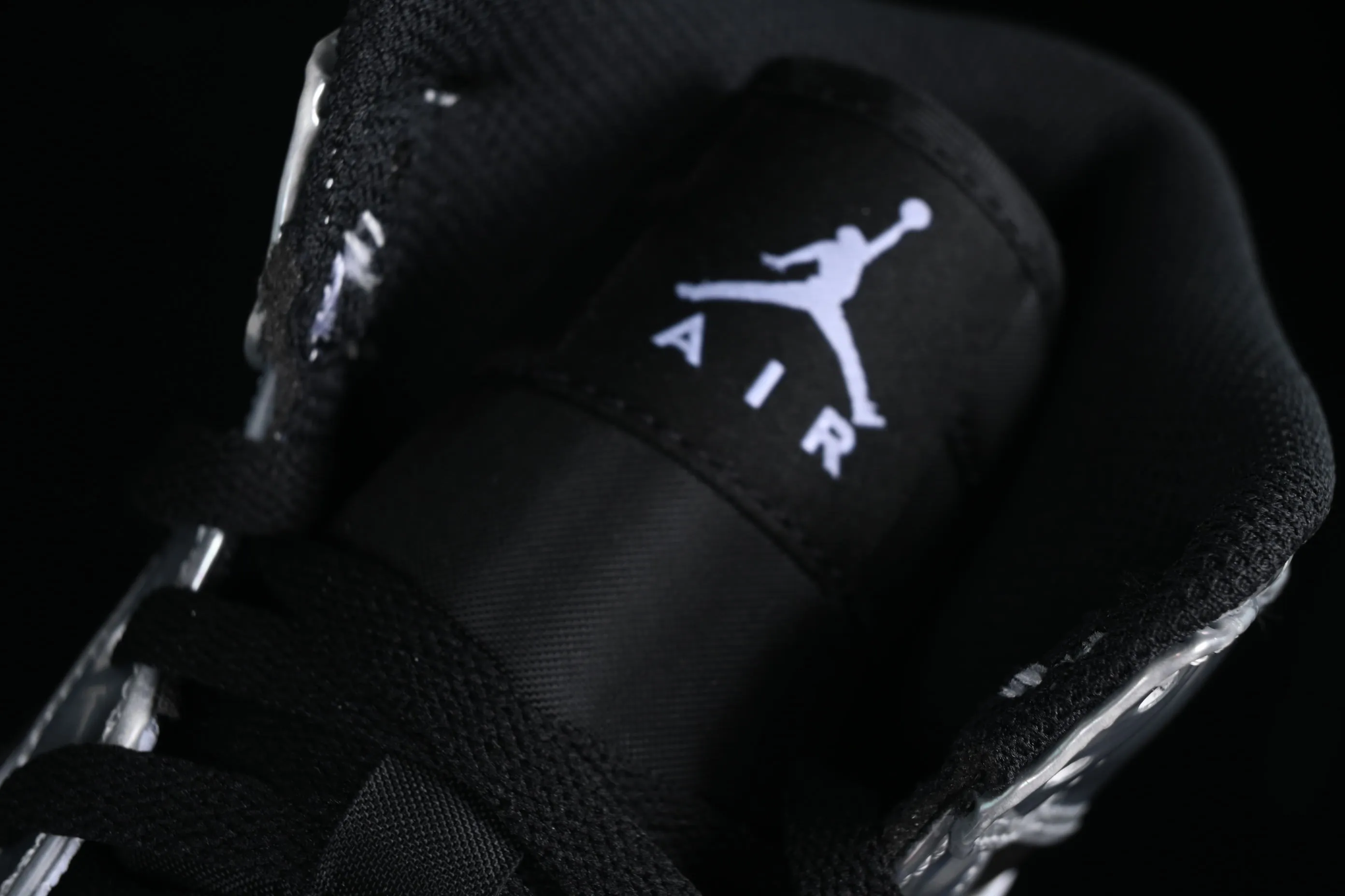 All categories Air Jordan Jordan series basketball shoes Air Jordan 1 High Air Jordan 1 Pass The Torch AJ1 Joe 1 Leonard liquid electroplated silver AQ7476-016